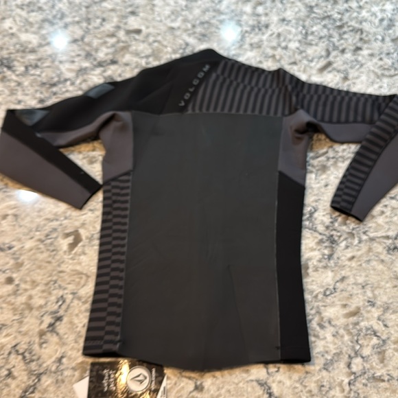 Volcom | Swim Deadly Stones Neoprene Wetsuit Jacket in Black Gray Rash-guard XS - Picture 4 of 14
